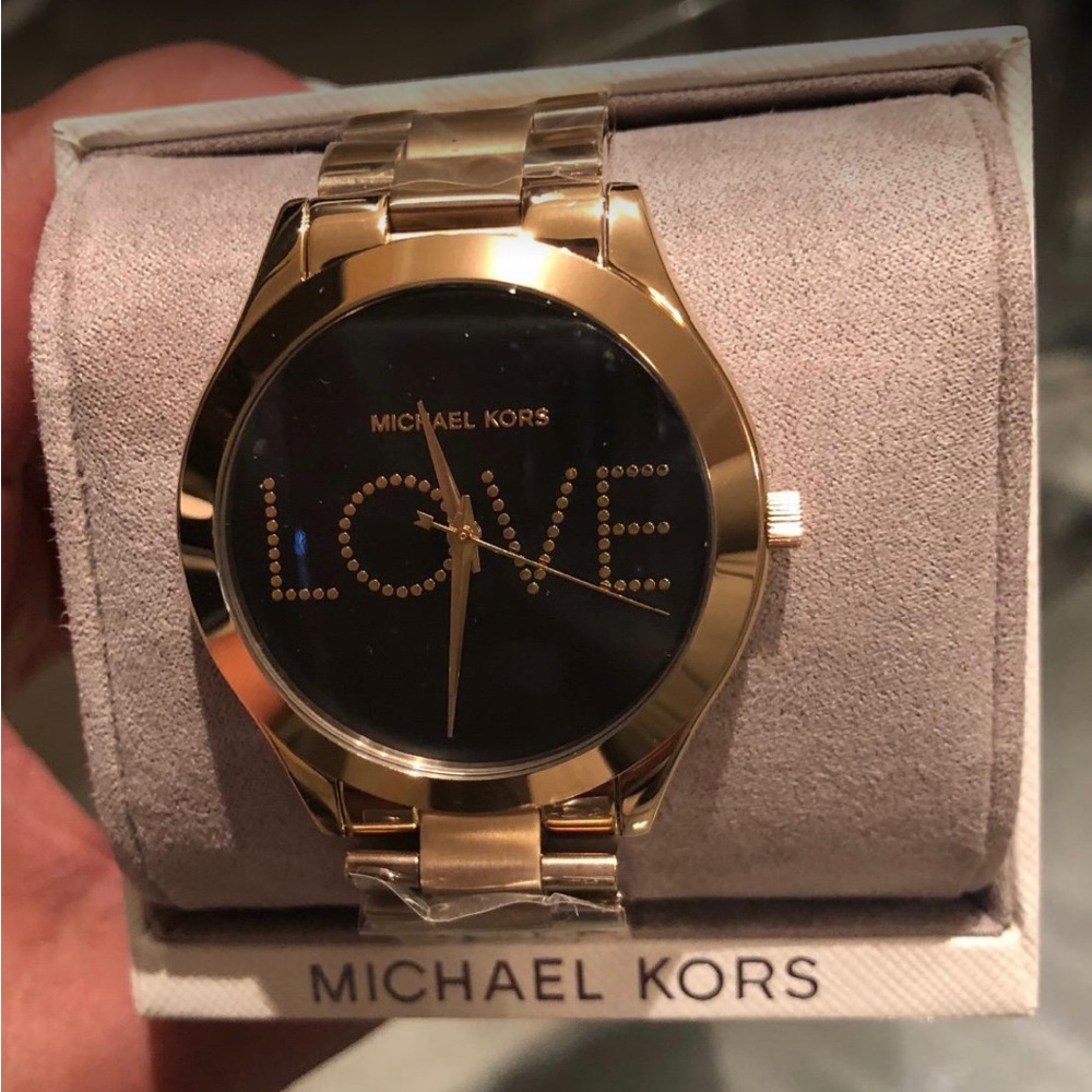 Women MICHAEL KORS WATCH. New never used.